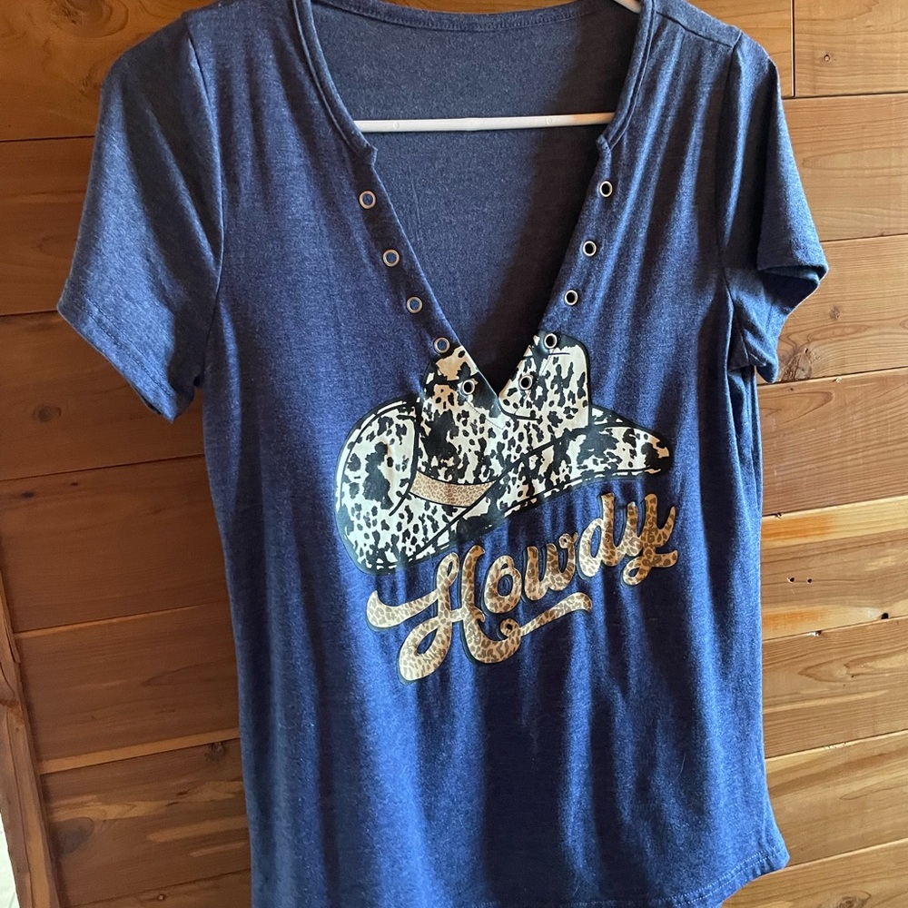 Howdy Graphic Tee with Leopard Print Hat